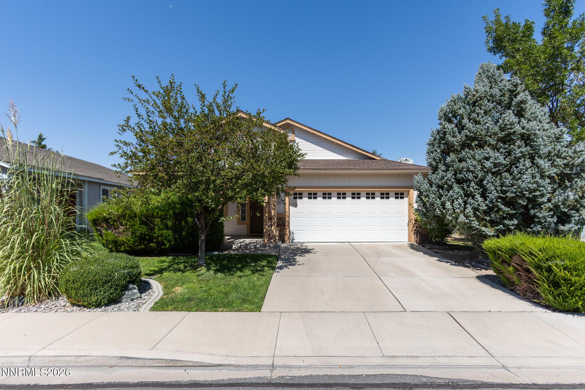 Image 1: 2125 Evergreen MLS_01