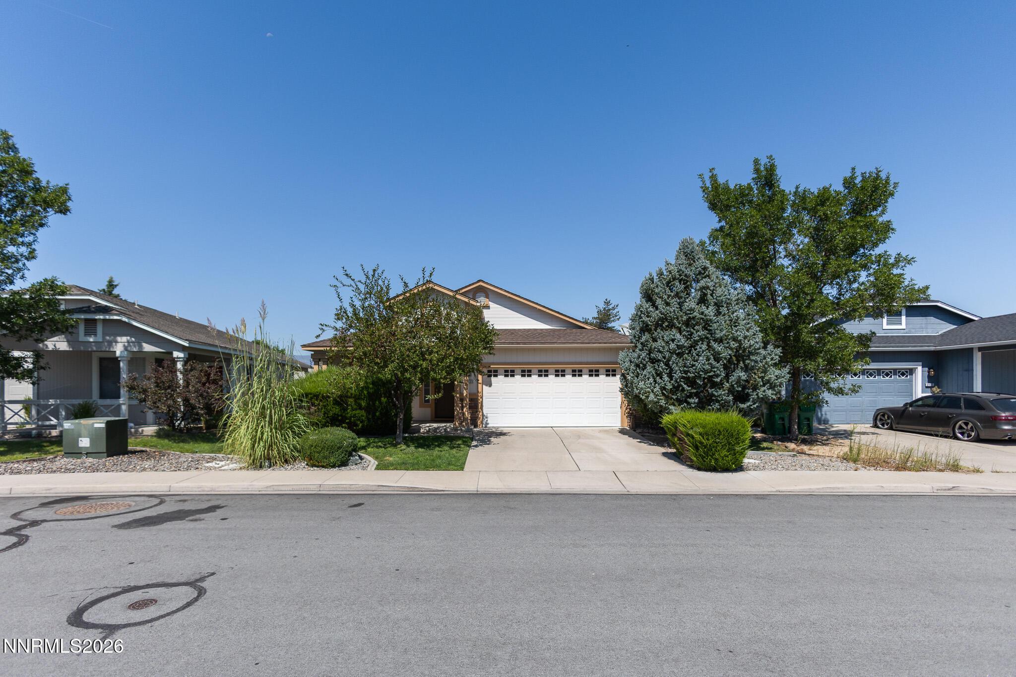 Image 2: 2125 Evergreen MLS_02