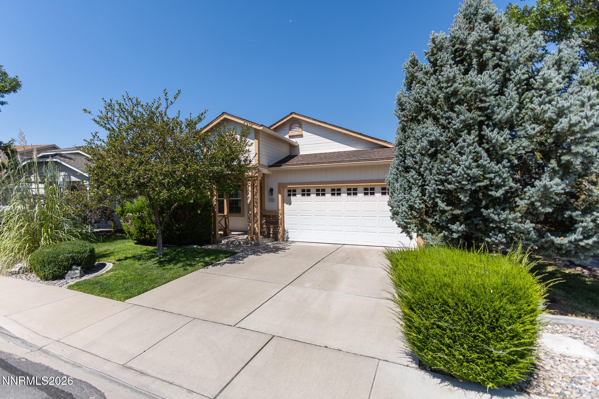Image 3: 2125 Evergreen MLS_03