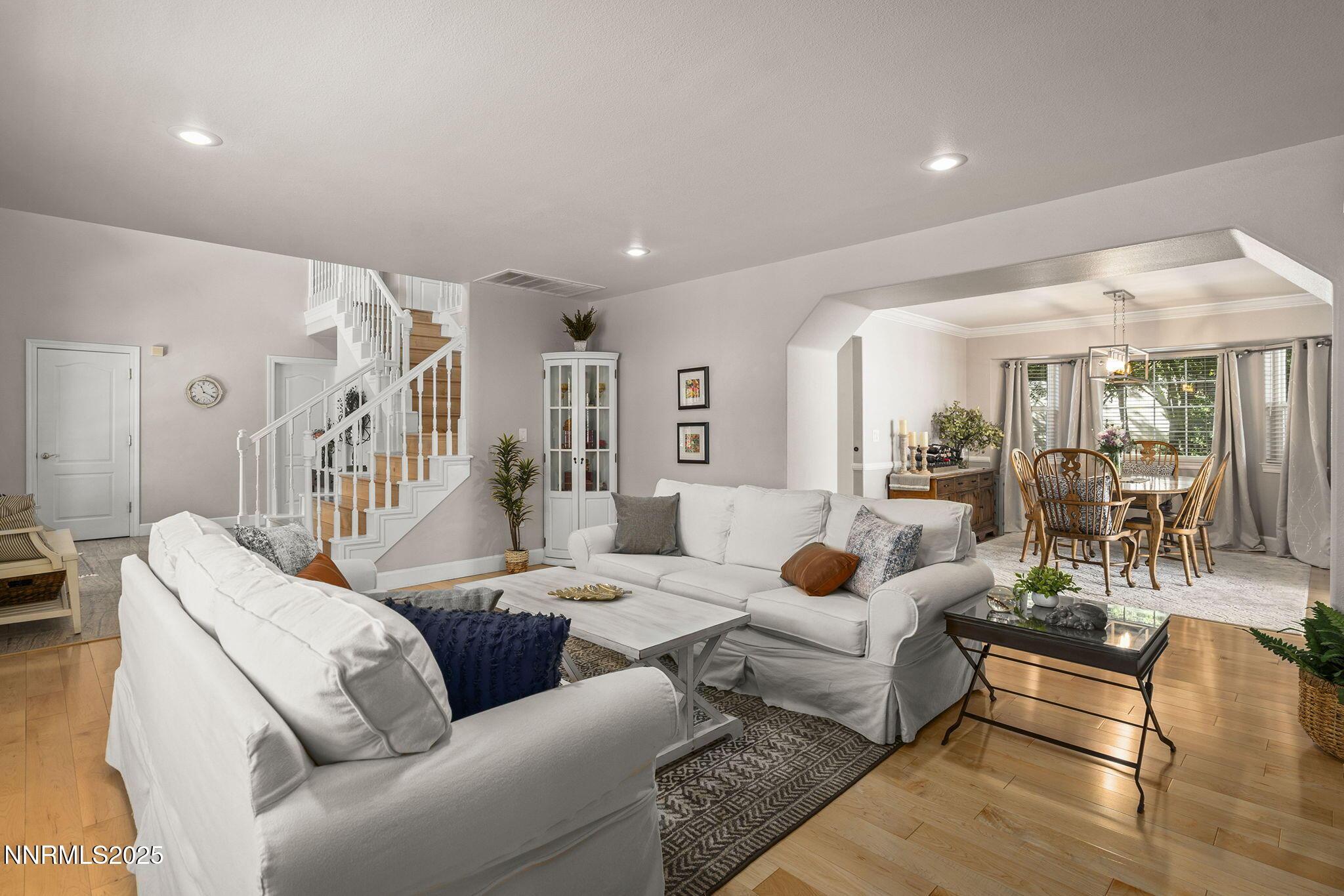 Image 4: 10-web-or-mls-_DSC0087