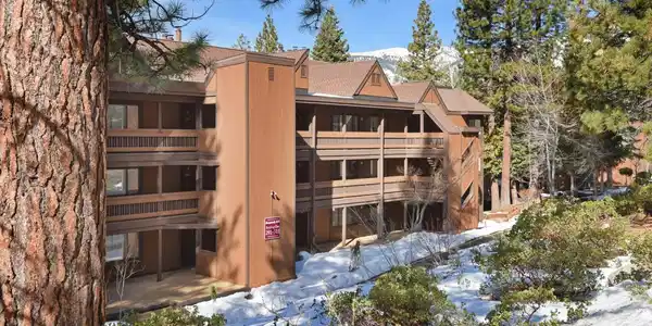 335 Ski Way