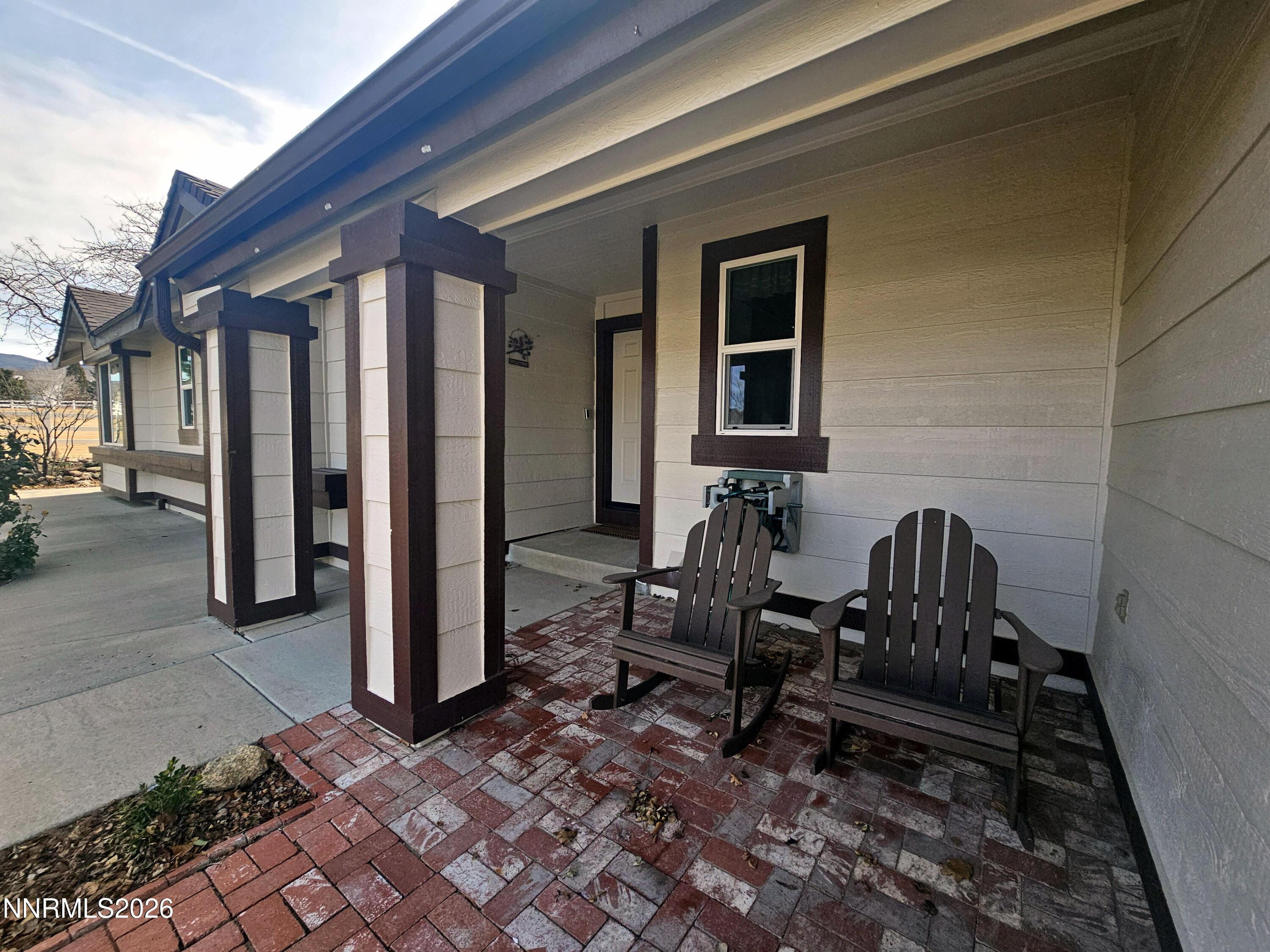 Image 3: Covered Front Porch