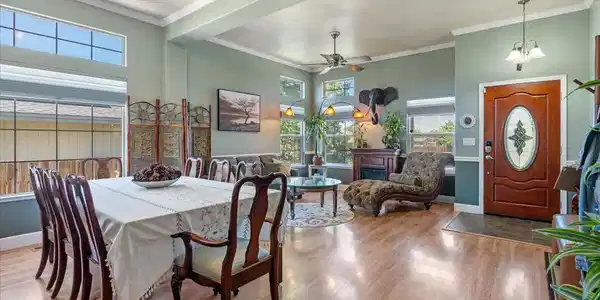 Image 4: Dining Room
