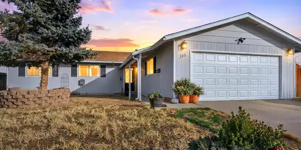 220 E Hampton Drive