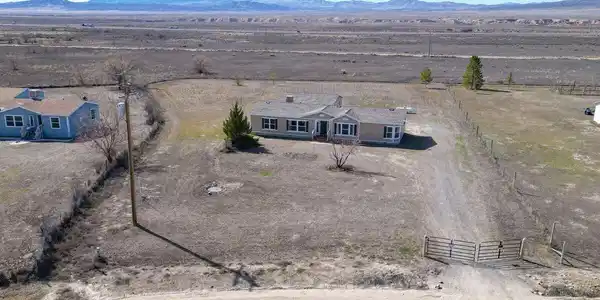 Image 4: 22225 Topaz Lake Ln Lovelock NV 89419 1