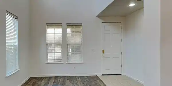 Image 3: entry