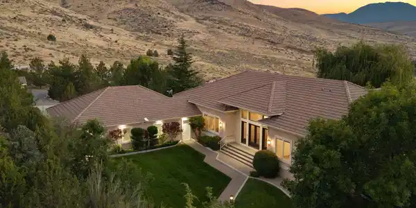 Image 2: 117-web-or-mls-1180 Paddock Ln-118