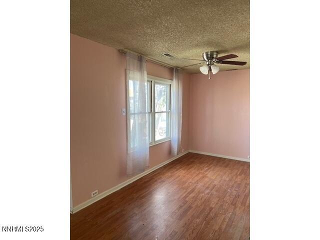 Image 4: 574 LVNG RM CEILING FAN 640X480