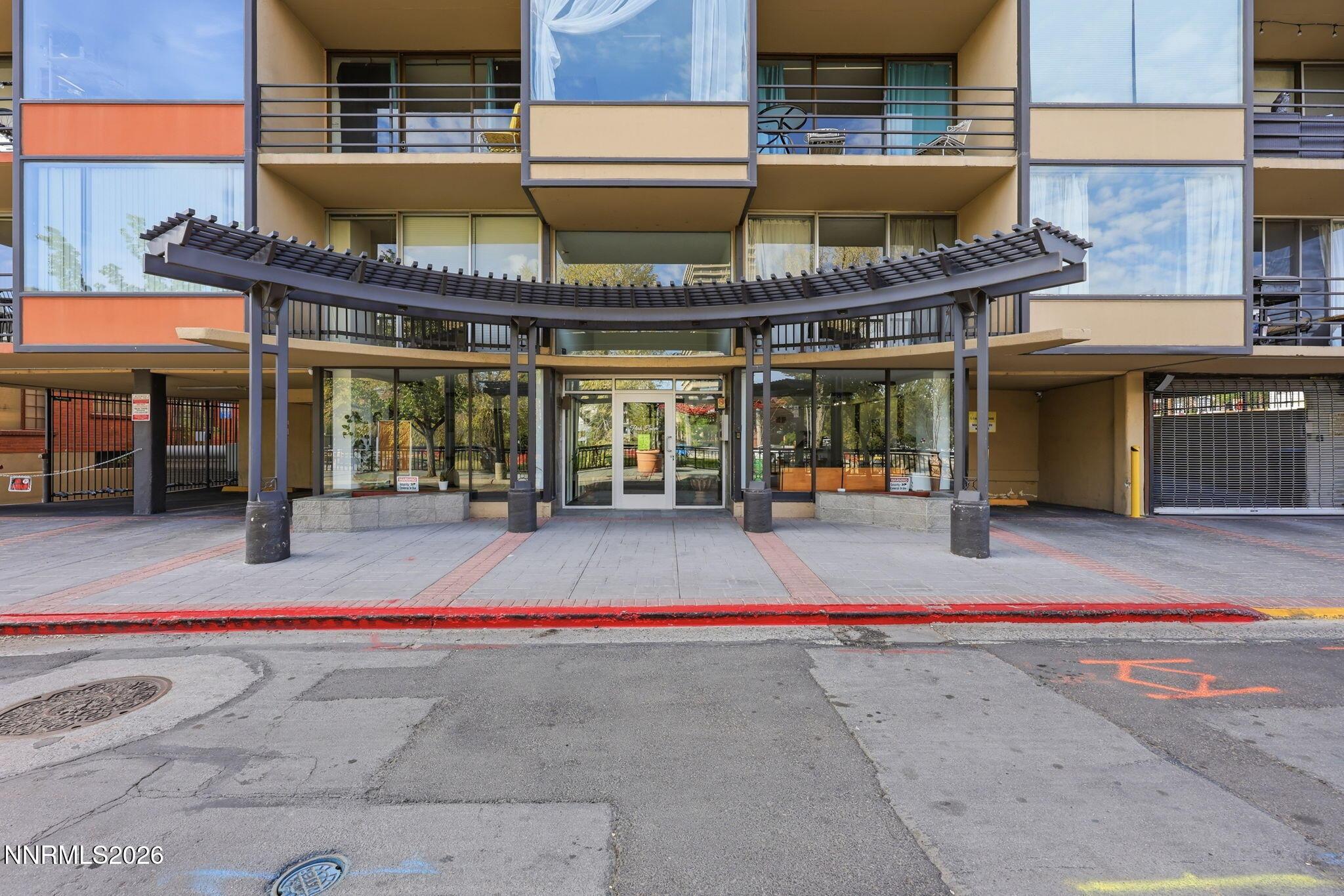 Image 2: Loading Zone