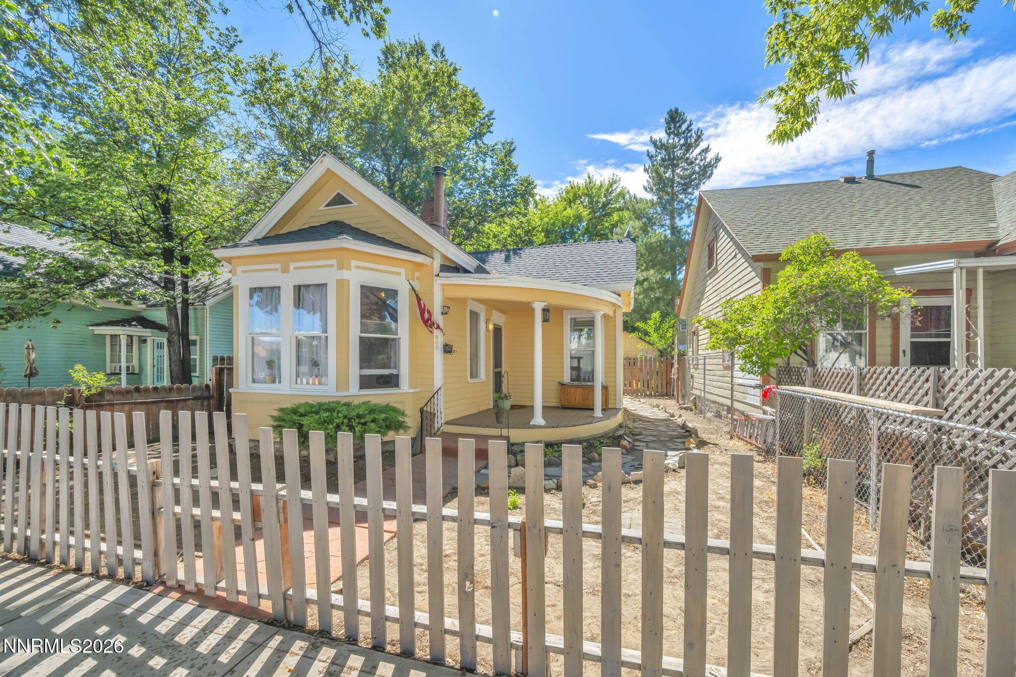 Image 2: 4-web-or-mls-608-n-nevada-st