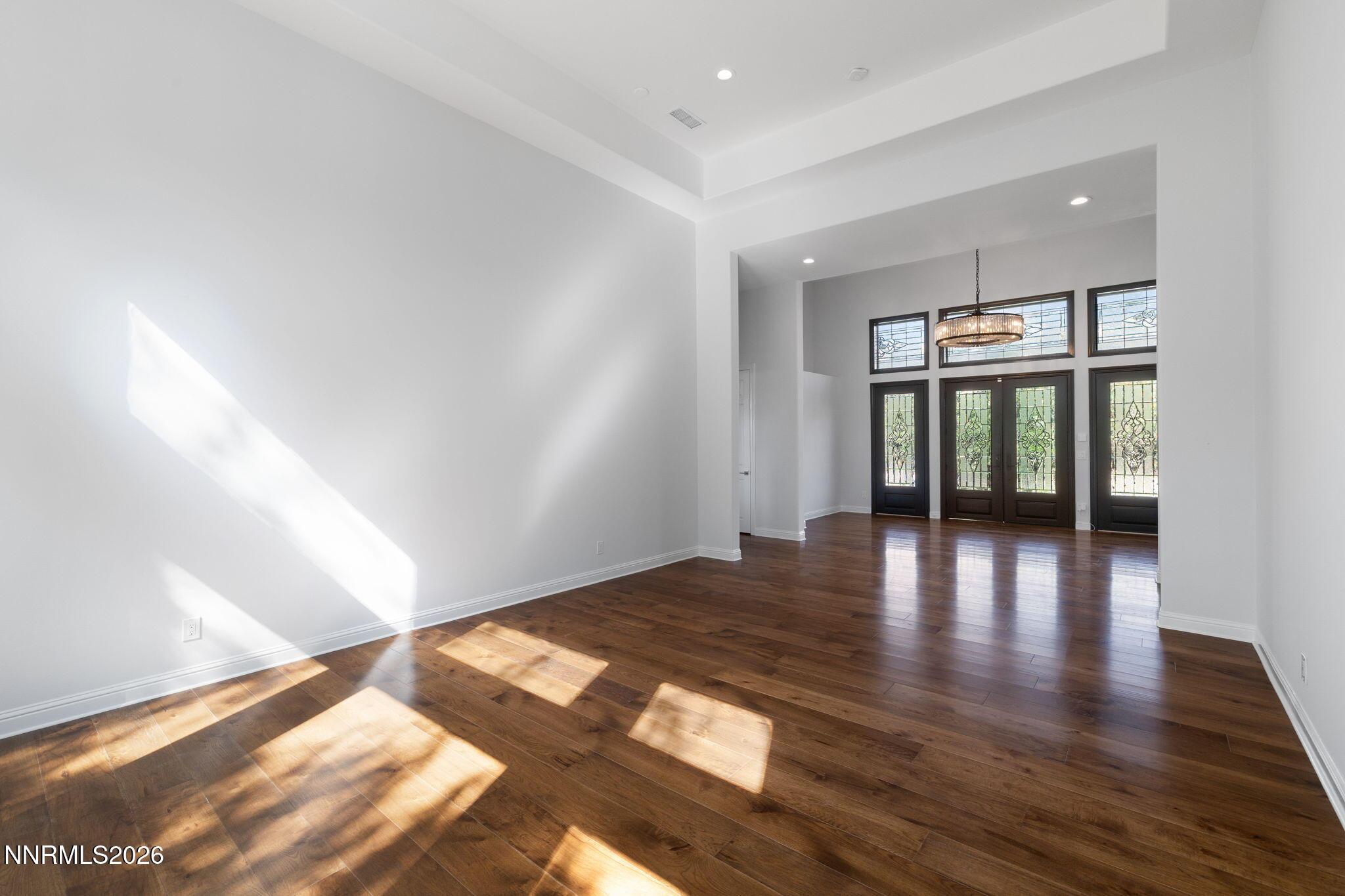 Image 4: 2-web-or-mls-1180 Paddock Ln-3