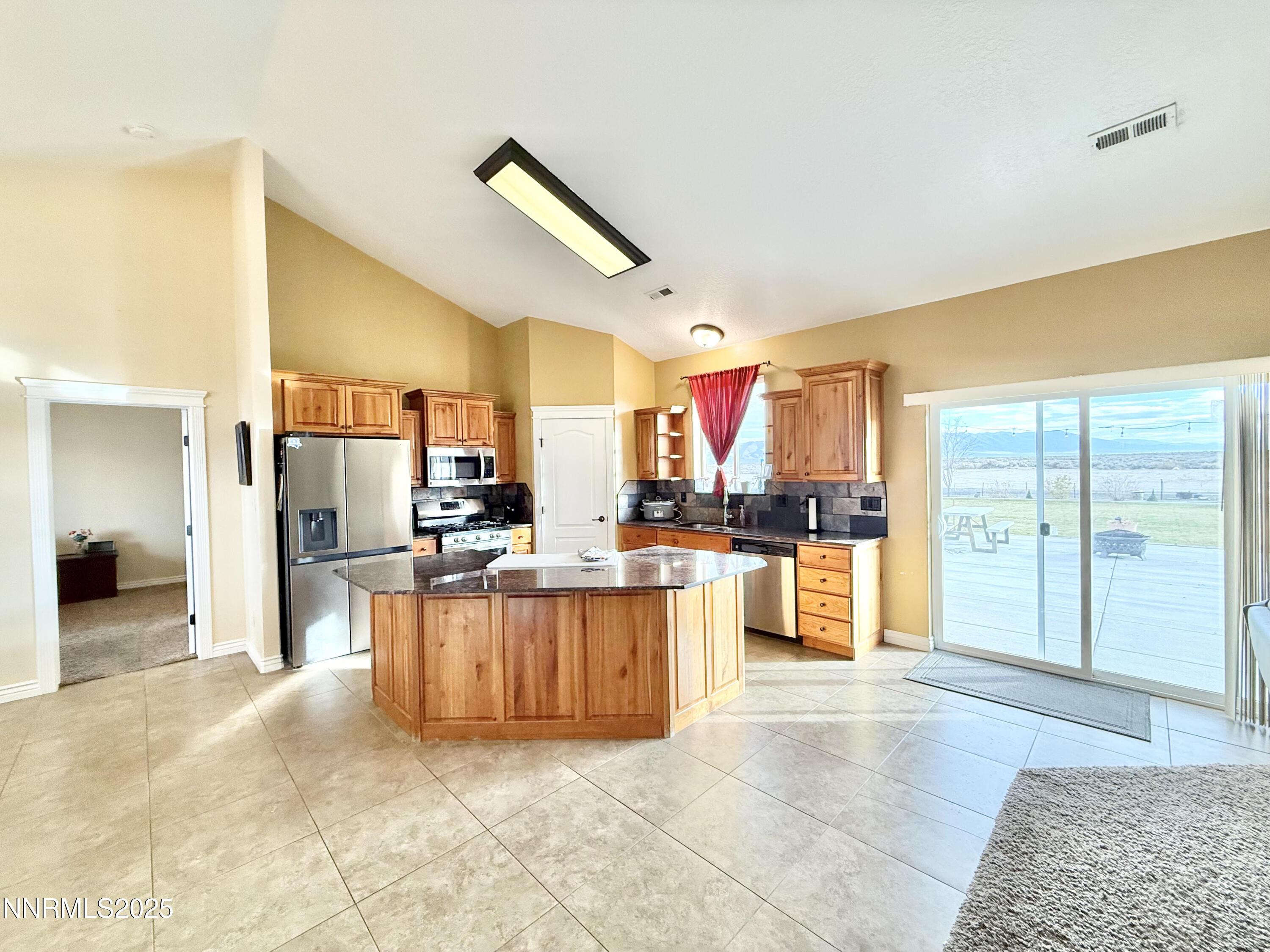 Image 2: 170 Blue Ridge Kitchen 11