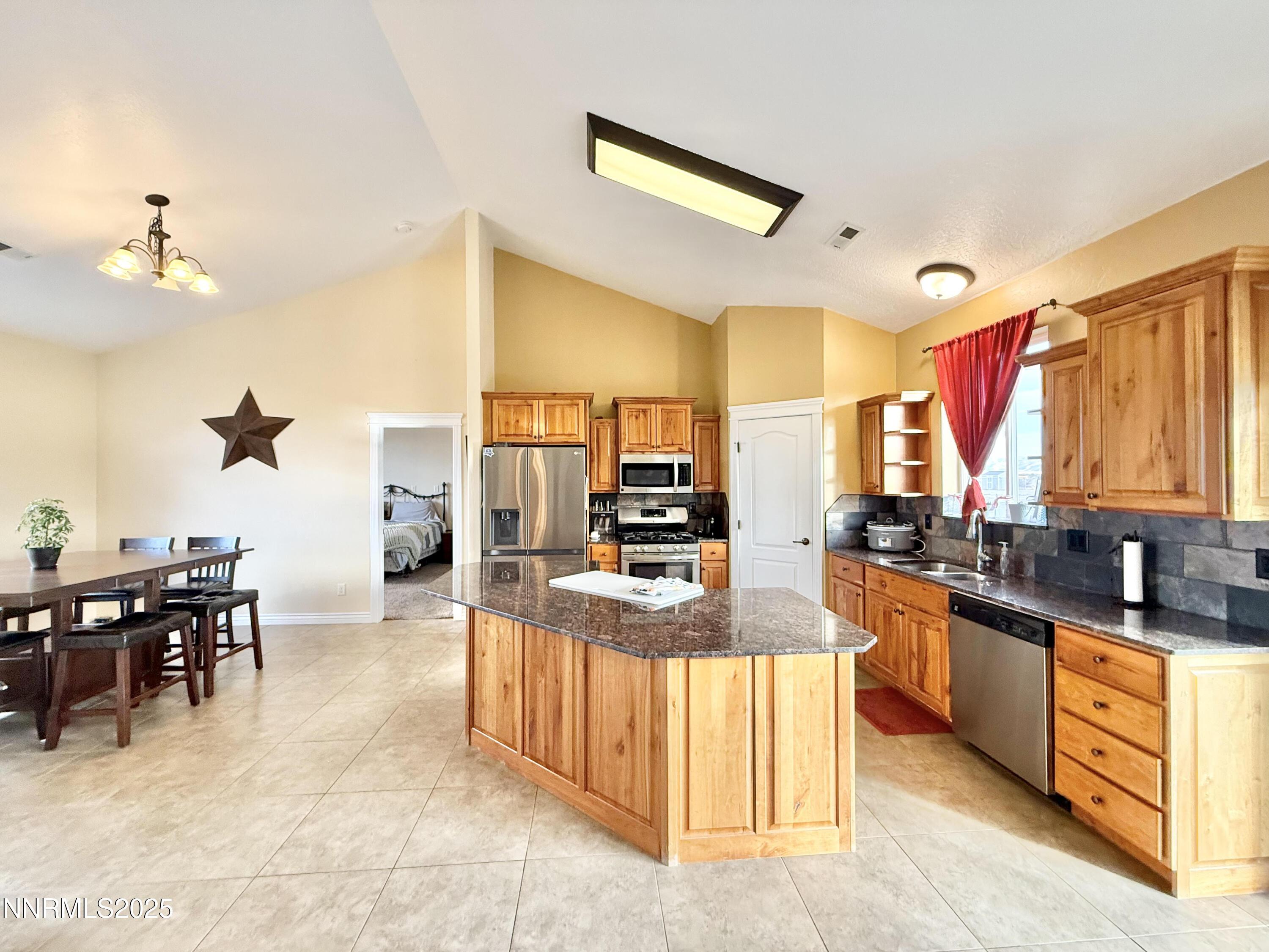 Image 3: 170 Blue Ridge kitchen 2