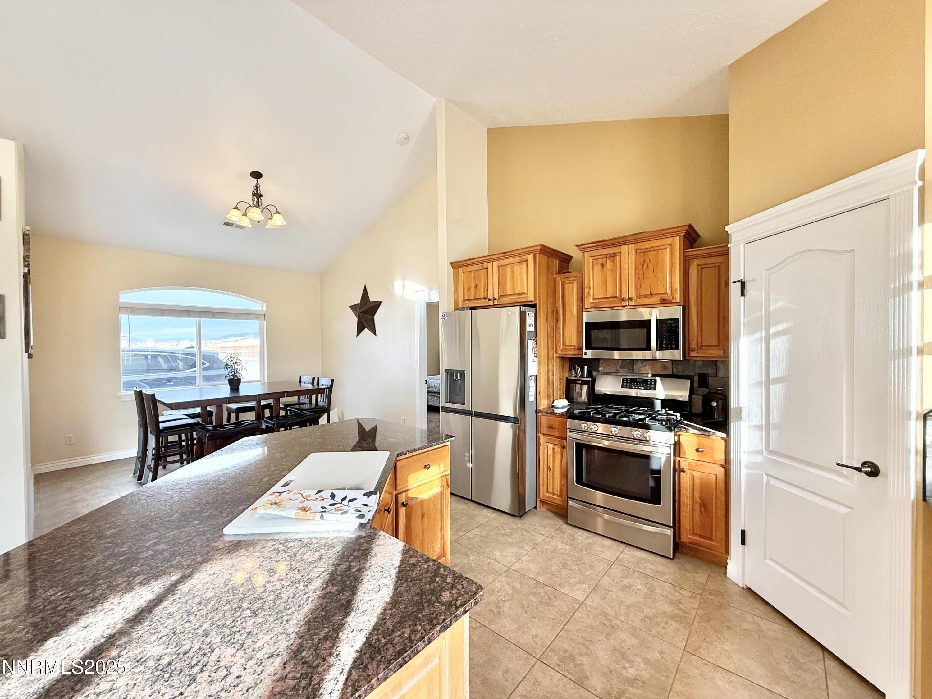 Image 4: 170 Blue Ridge kitchen 12