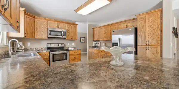Image 2: Brush kitchen 2