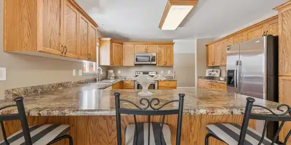 Image 3: Brush kitchen