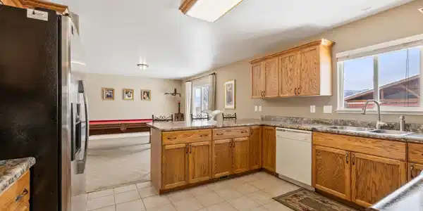 Image 4: Brushland kitchen