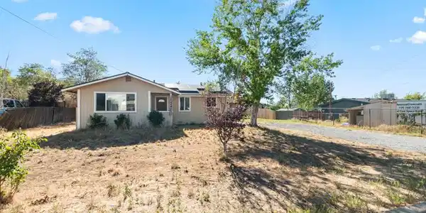 Image 3: 325 Medgar Avenue (3 of 17)