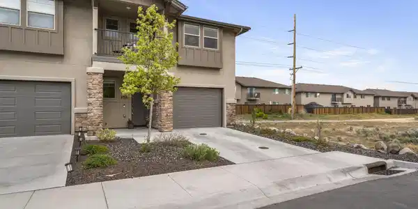 Image 2: 3-web-or-mls-_DSC0505
