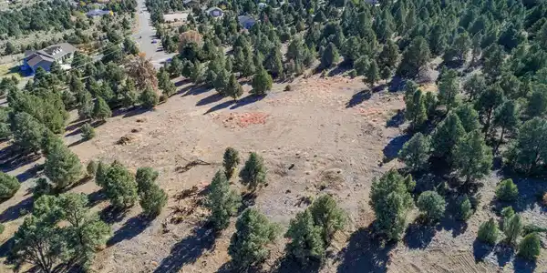 1518 Alba Vista