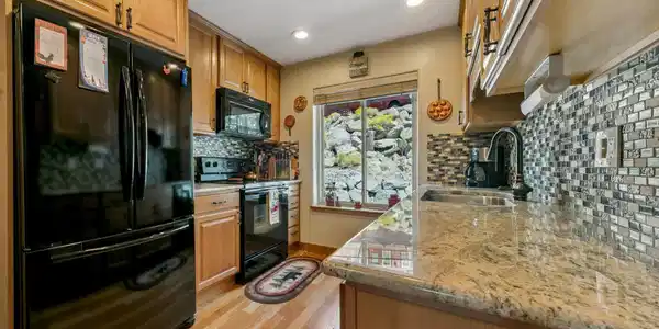 Image 3: Kitchen