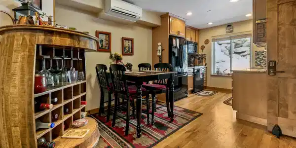 Image 4: Kitchen/Dining
