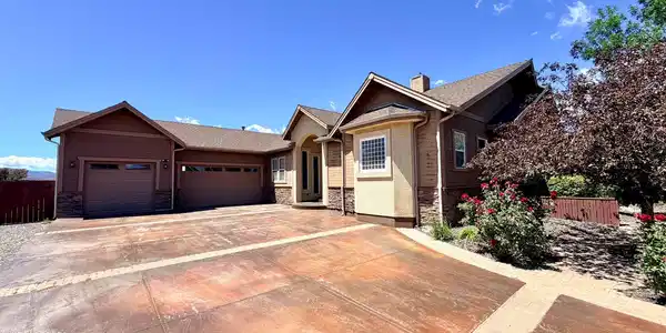 901 Sweetwater Drive