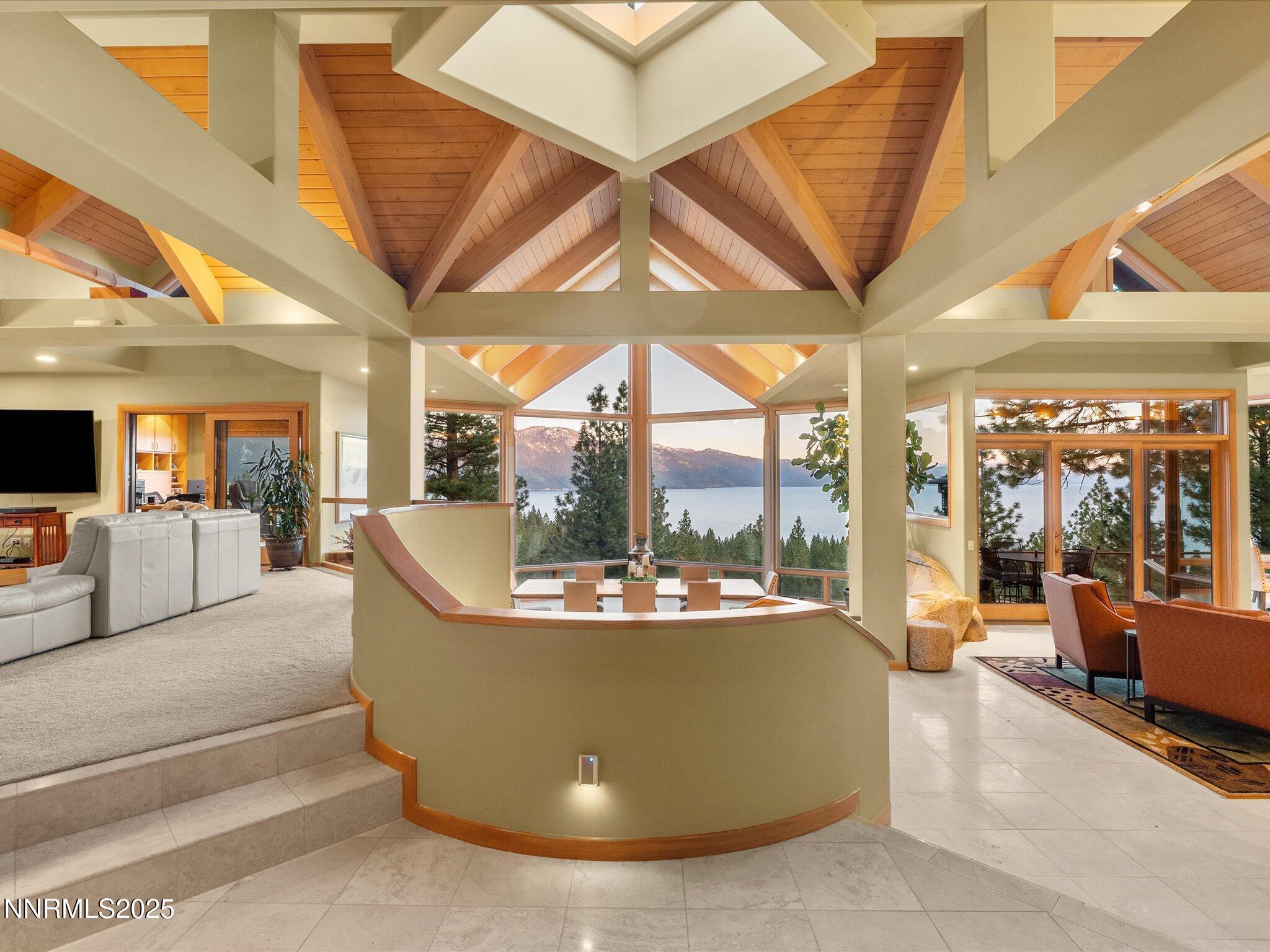 Image 4: 147-Sunset entrance wide angle