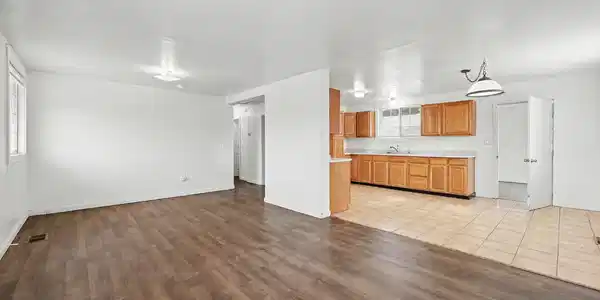 Image 4: 4
