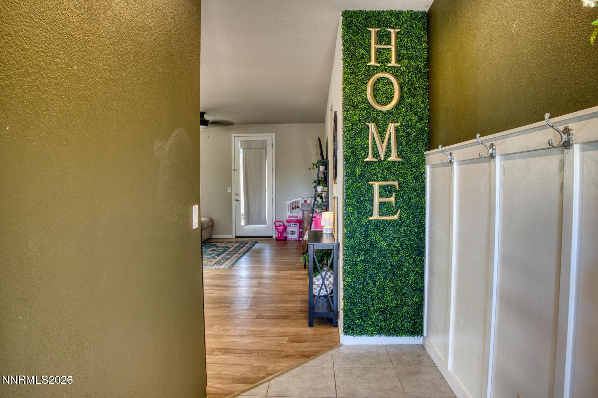 Image 4: Entry