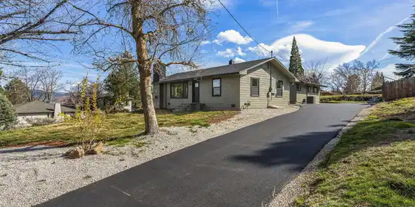 2920 W Moana Lane