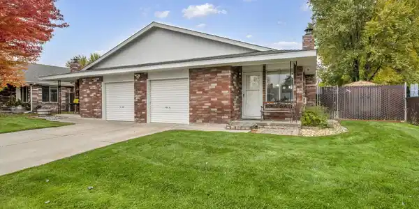 210 W Hampton Drive