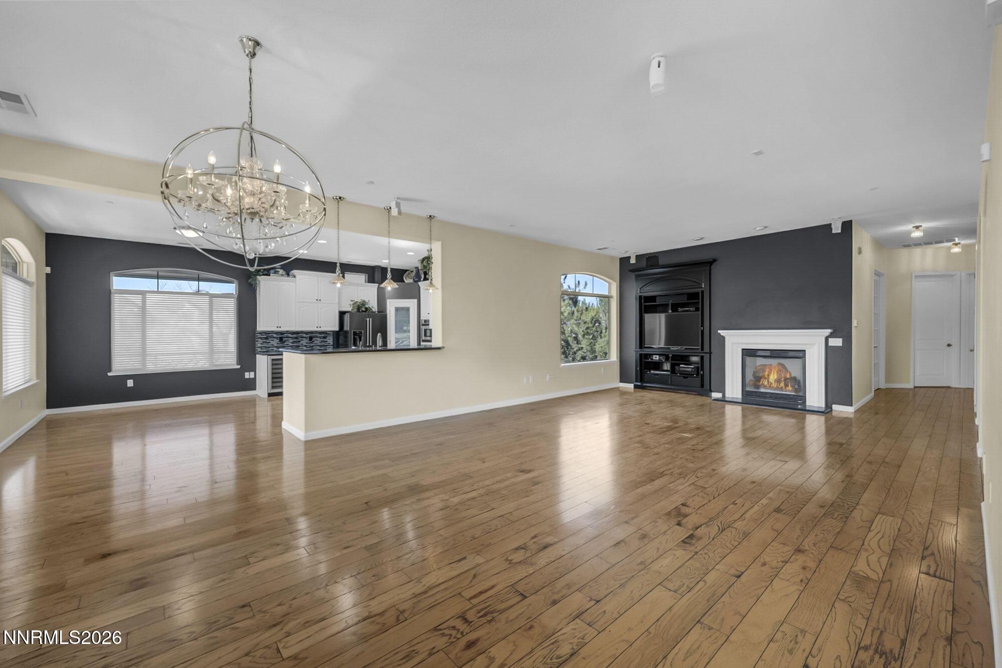 Image 4: 20-web-or-mls-9900-wilbur-may-pkwy-apt-2