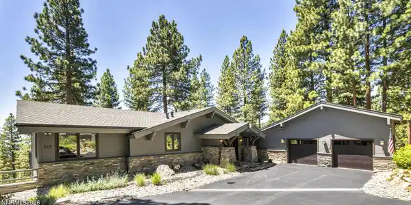 615 Woodridge Circle