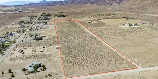 Image 4: lot 6