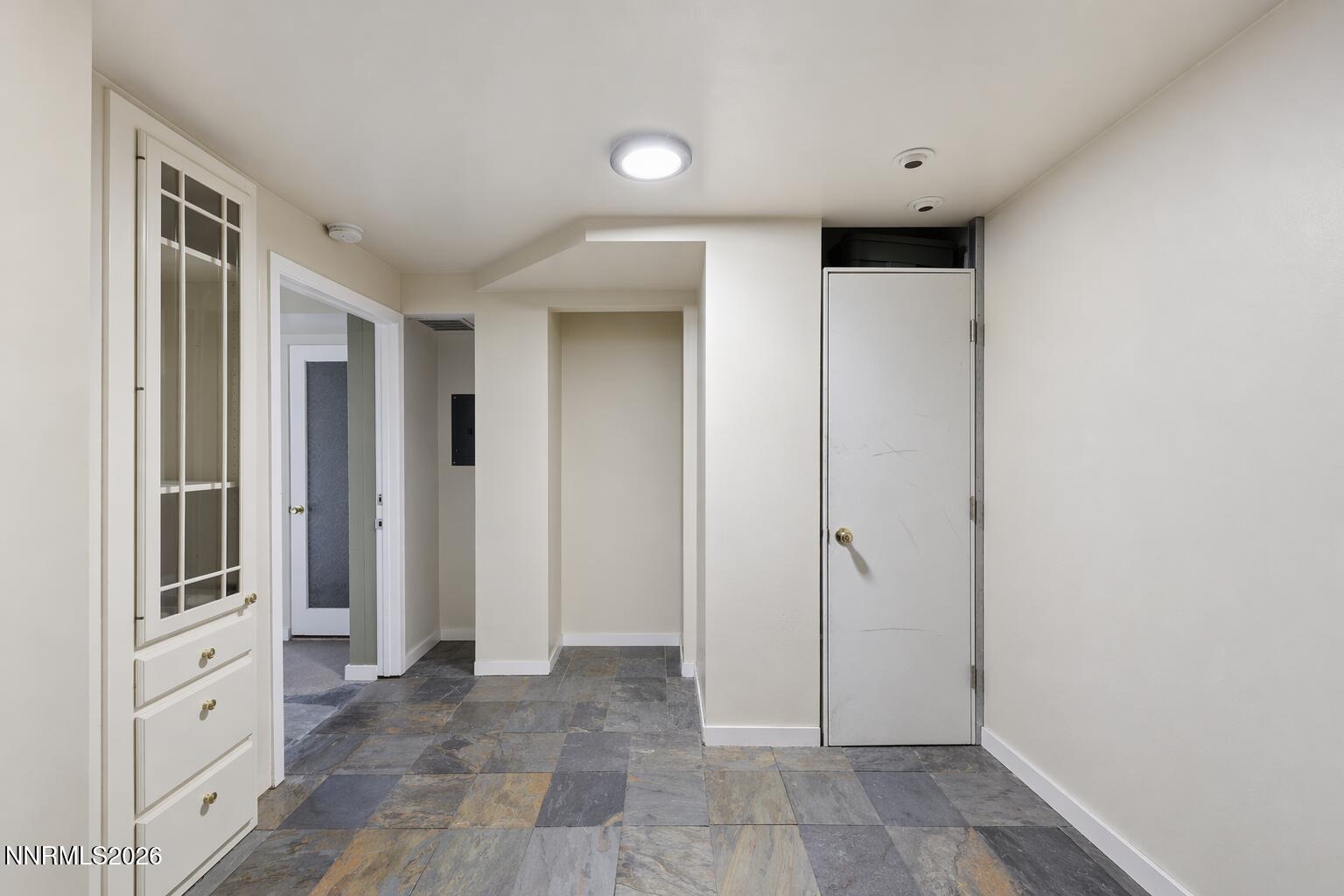 Image 3: Foyer
