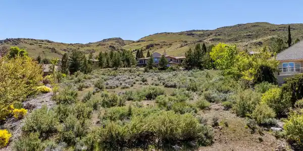 Image 2: 60 Promontory Pointe
