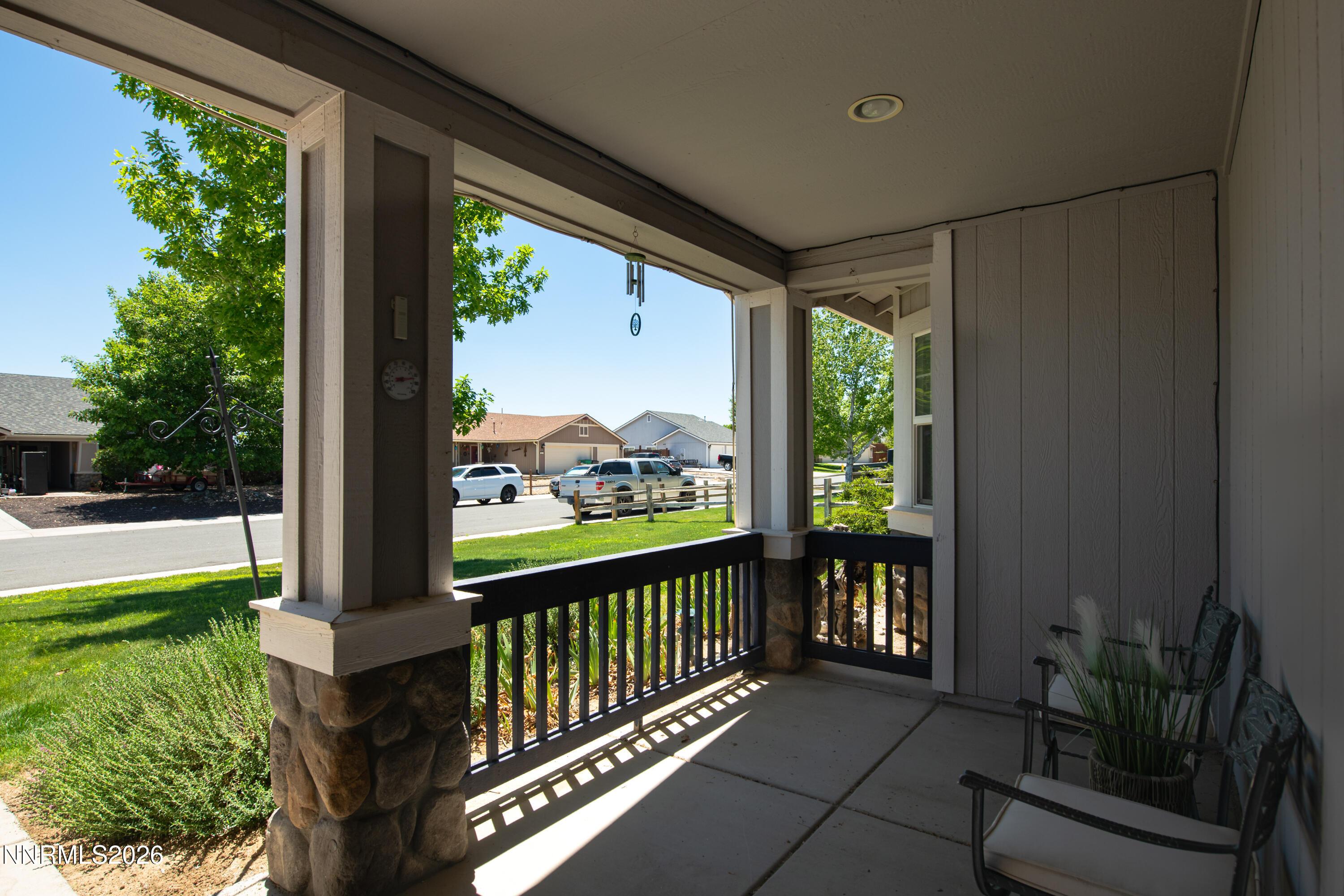Image 2: 832 Laca St-7