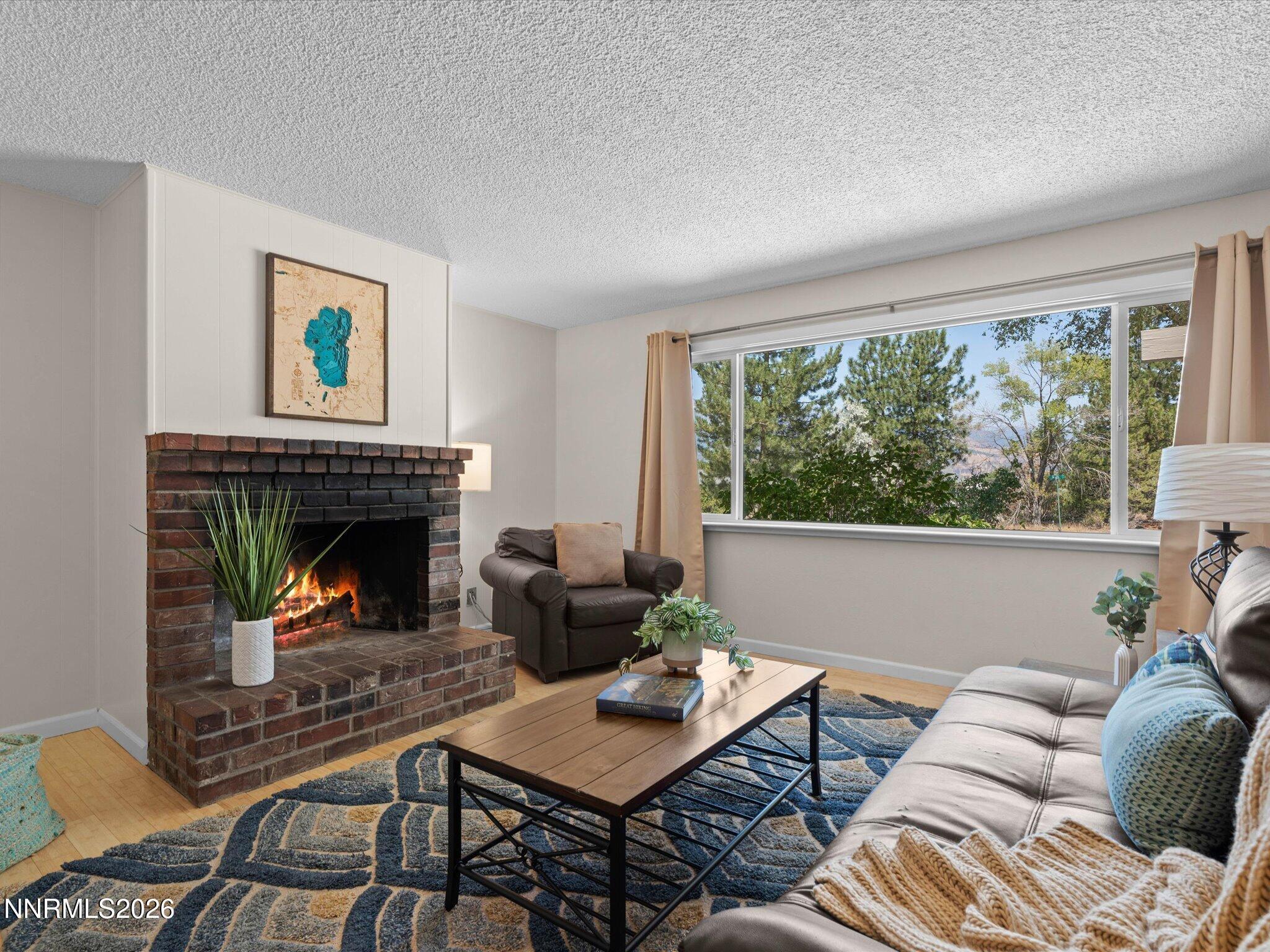 Image 2: 10-10 Bear St-109