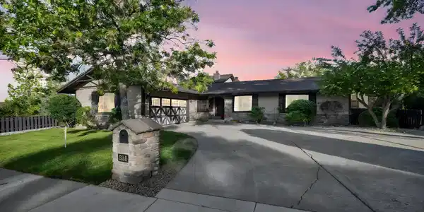 3850 Piccadilly Drive