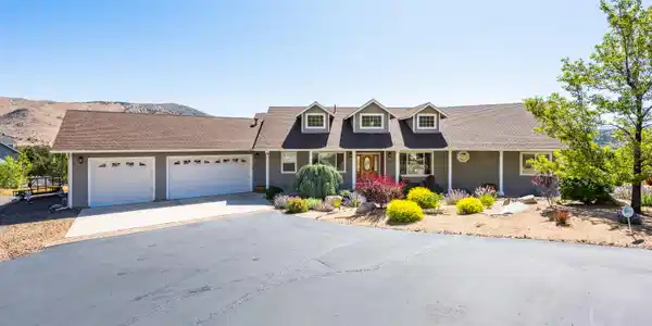 1533 Alba Vista