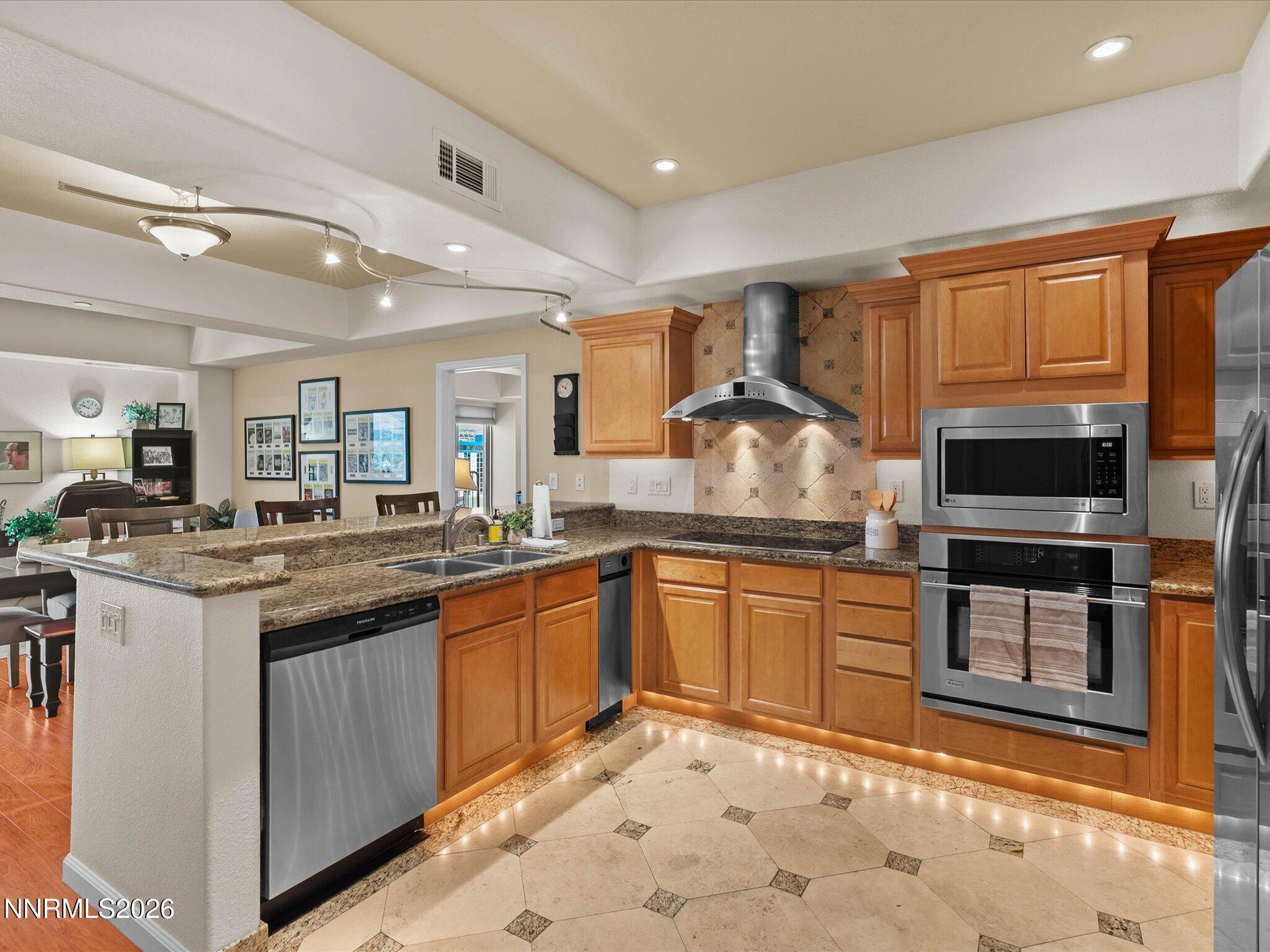 Image 1: 10-200 W 2nd St-109