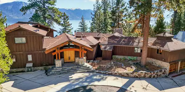 20 Calaneva Drive