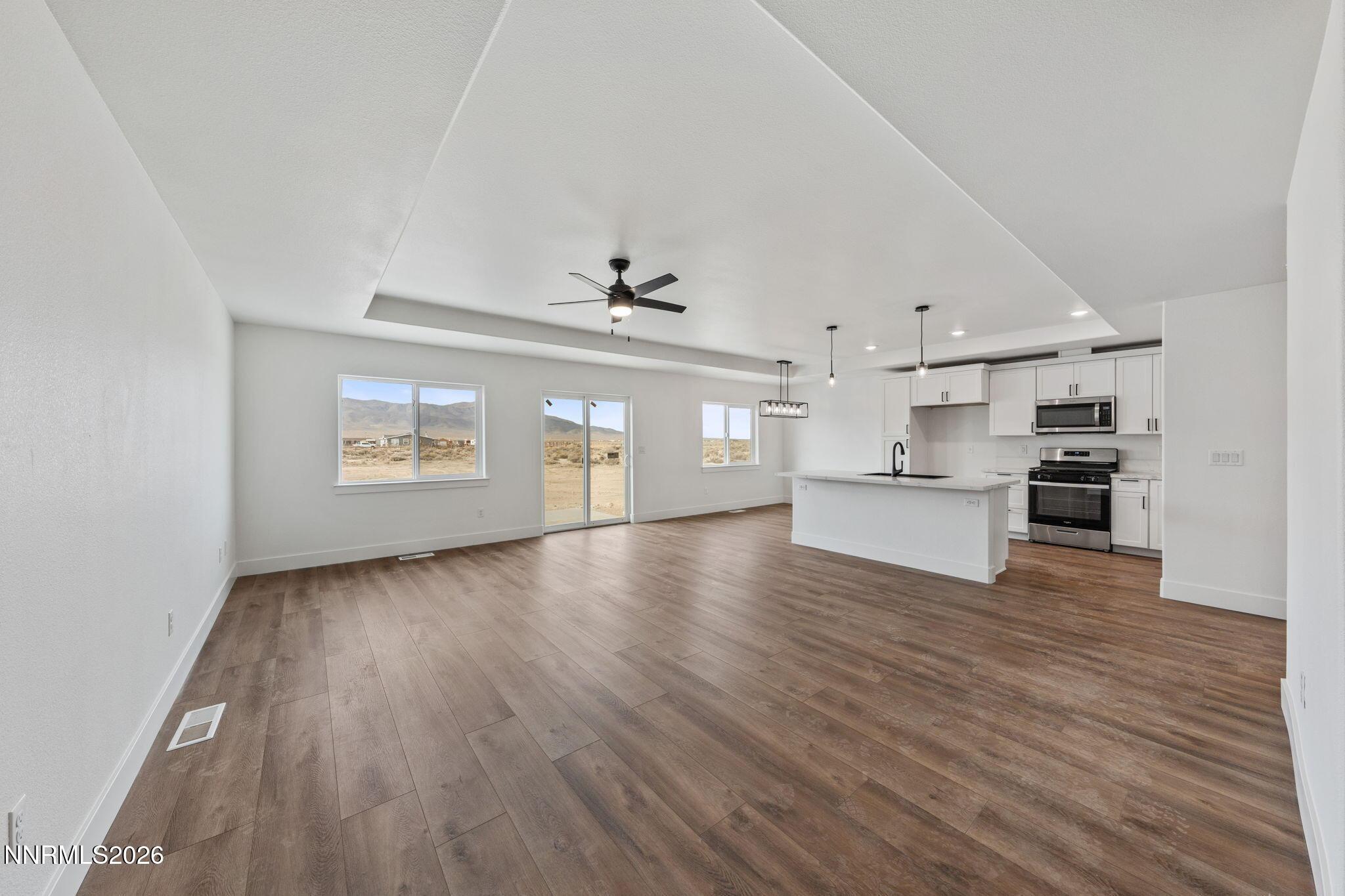Image 2: Kitchen/Dining/Living