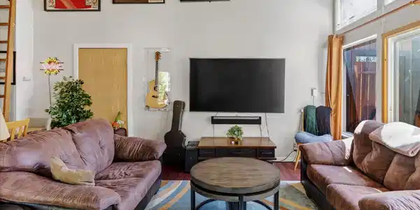 Image 3: 05-Living Room 2
