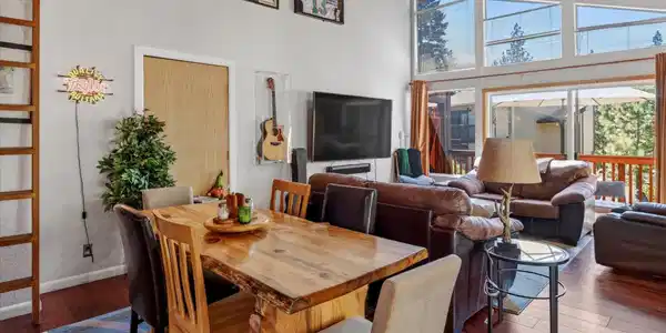 Image 4: 03-Dining into living room