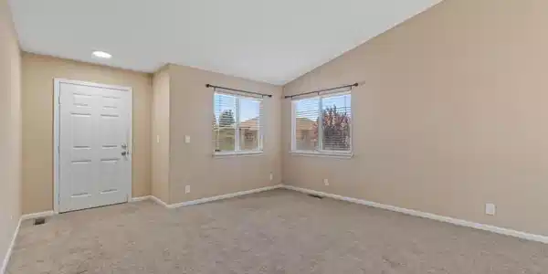 Image 3: 923 Ranchview Circle (4 of 25)