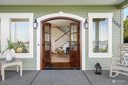 1649 Scenic Heights
