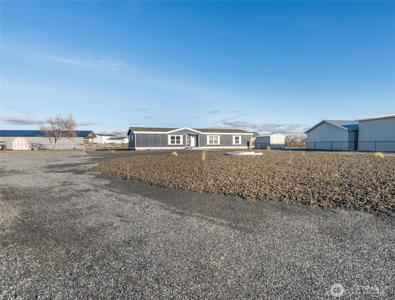 734 Lakeside SW