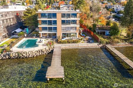 6225 Lake Washington NE